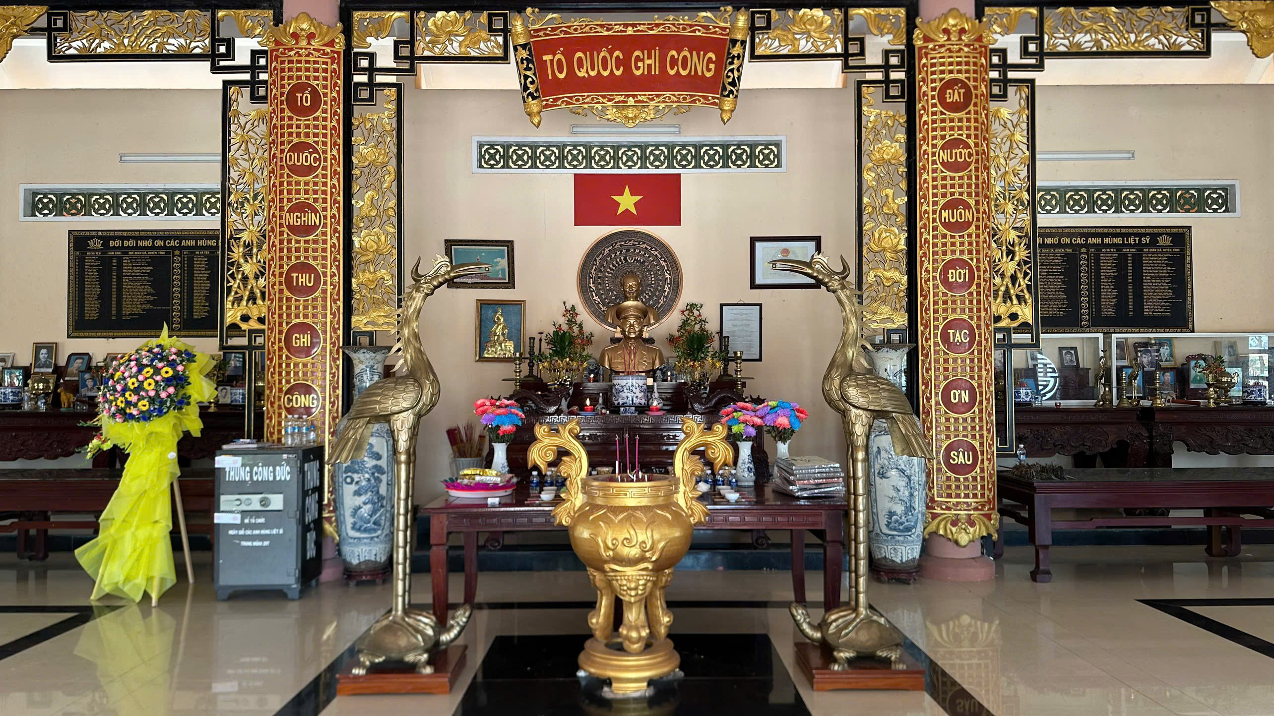 Di tích lịch sử Khu tưởng niệm liệt sĩ Trung đoàn 207