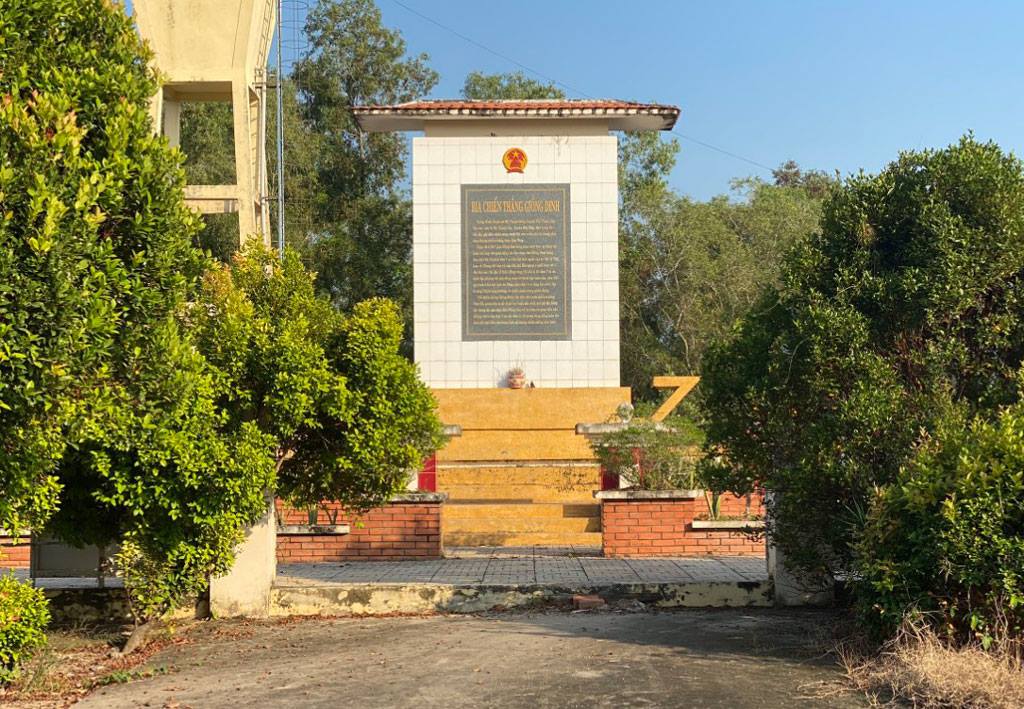 Di tích lịch sử Giồng Dinh