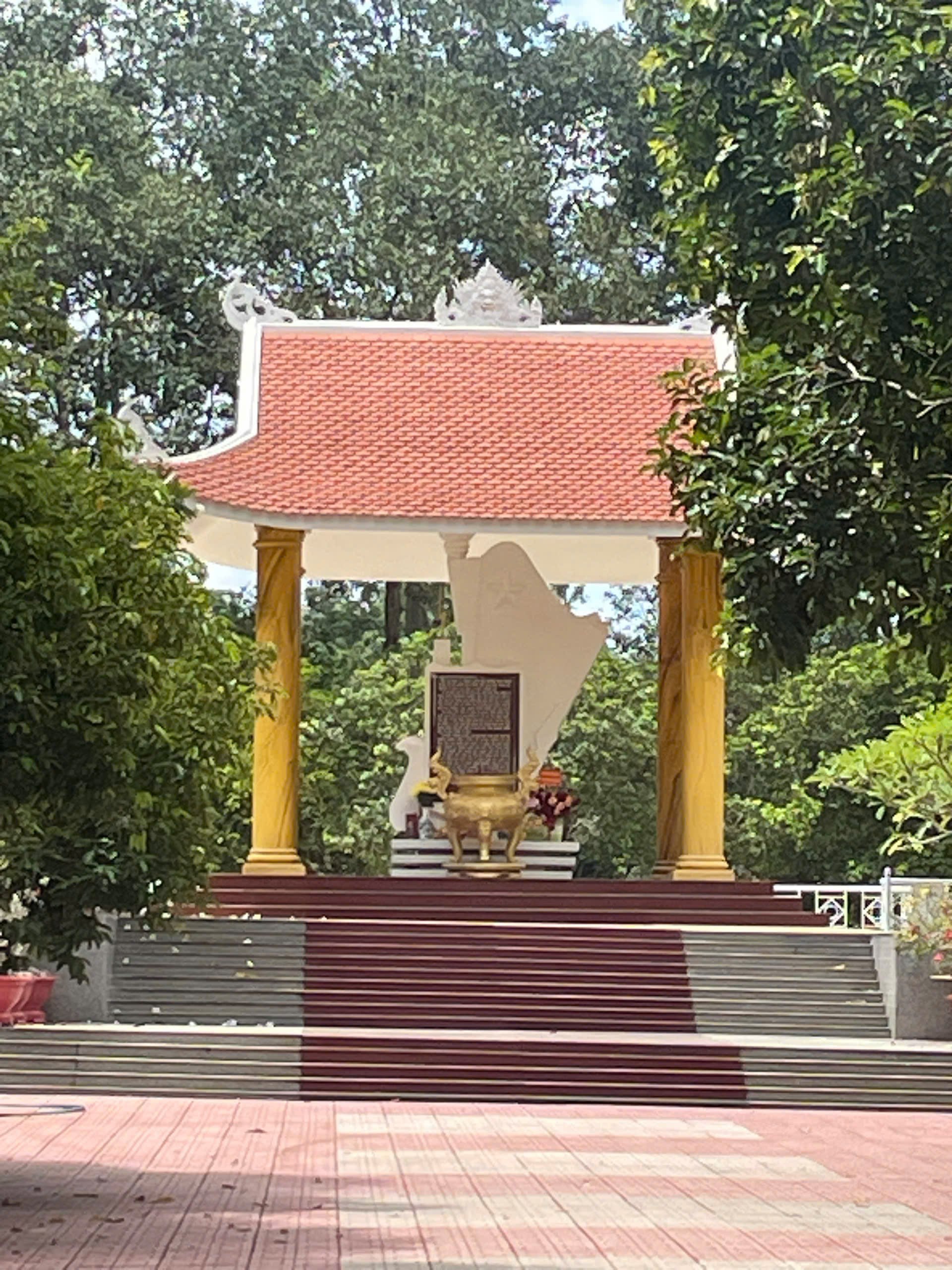 Khu lưu niệm trường sĩ quan lục quân 2