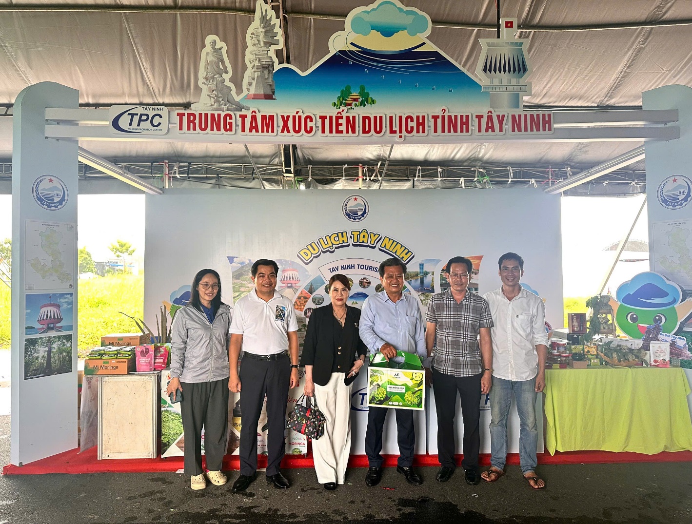 Trung tâm Xúc tiến du lịch Tây Ninh tham gia “Ngày hội bánh dân gian Nam bộ - An Giang kết hợp hội chợ xúc tiến du lịch thương mại – sản phẩm OCOP lần thứ II năm 2025”