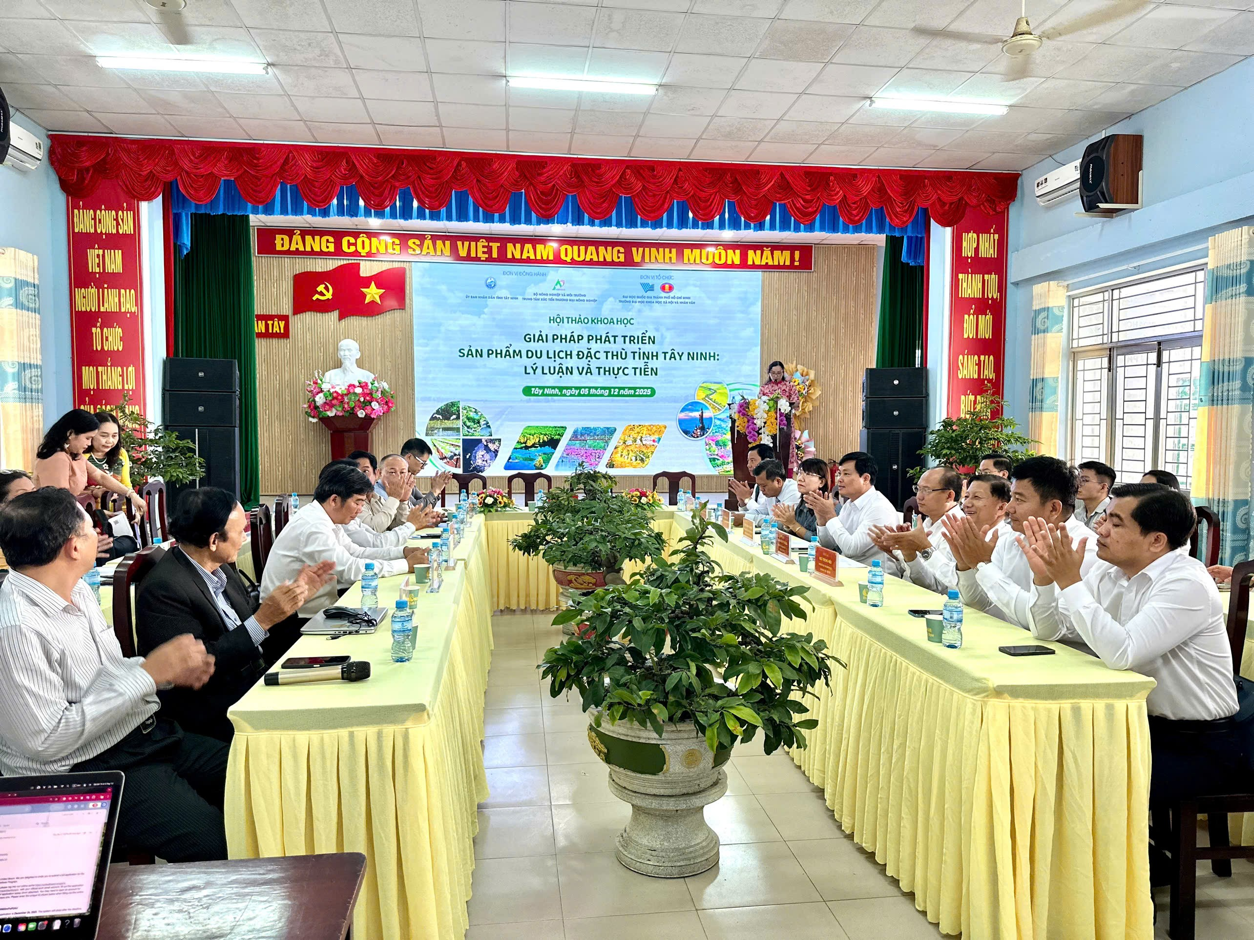 Trung tâm Xúc tiến du lịch tỉnh Tây Ninh tham gia Hội thảo khoa học “Giải pháp phát triển sản phẩm du lịch đặc thù tỉnh Tây Ninh: Lý luận và thực tiễn” và Diễn đàn “Xúc tiến du lịch nông nghiệp, nông thôn trong liên kết vùng năm 2025”