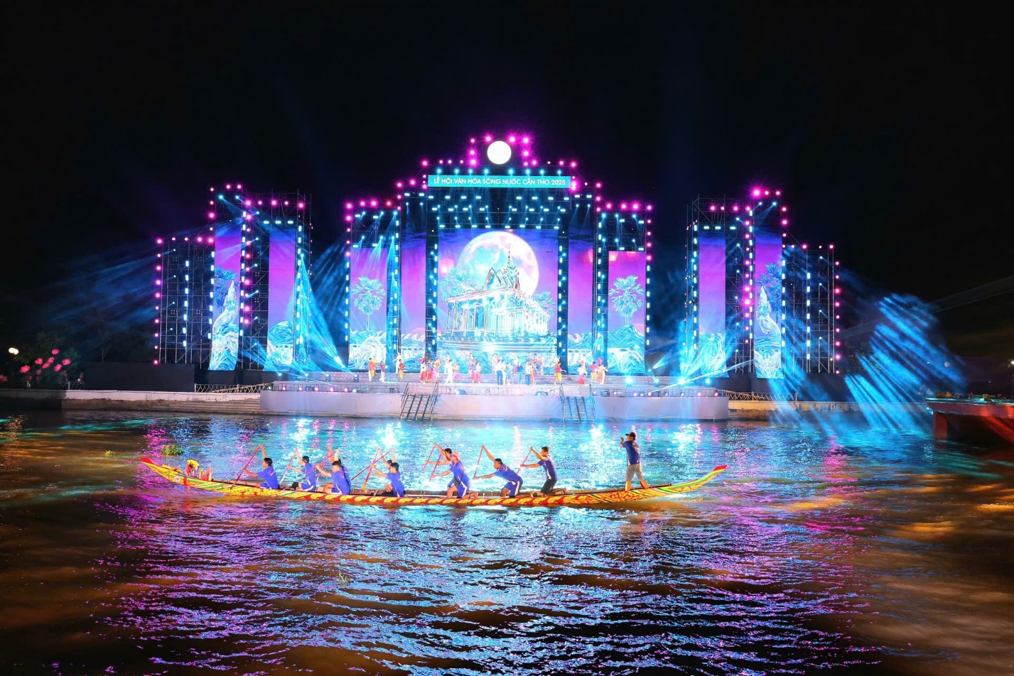 Sôi động Lễ hội Văn hóa Sông nước Cần Thơ năm 2025: Tôn vinh bản sắc miền Tây, thúc đẩy du lịch đường thủy phát triển bền vững
