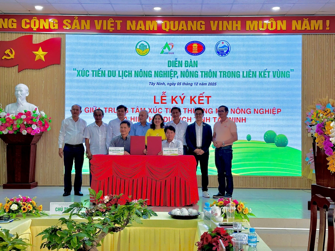 Trung tâm Xúc tiến du lịch tỉnh Tây Ninh tham gia Hội thảo khoa học “Giải pháp phát triển sản phẩm du lịch đặc thù tỉnh Tây Ninh: Lý luận và thực tiễn” và Diễn đàn “Xúc tiến du lịch nông nghiệp, nông thôn trong liên kết vùng năm 2025”