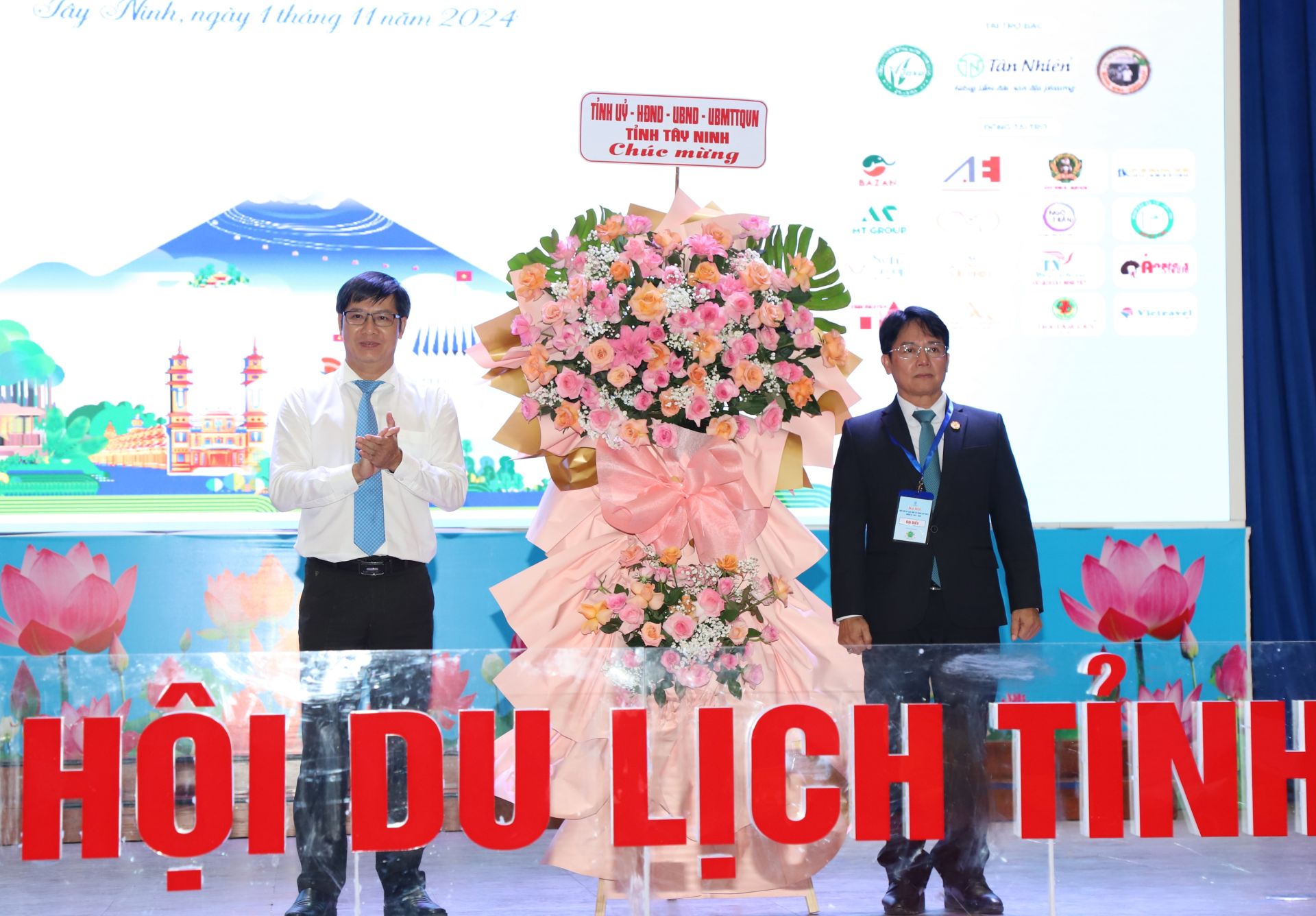 Xây dựng sức mạnh cộng đồng cho phát triển du lịch * Ông Ngô Trần Ngọc Quốc tiếp tục là Chủ tịch Hiệp hội Du lịch tỉnh